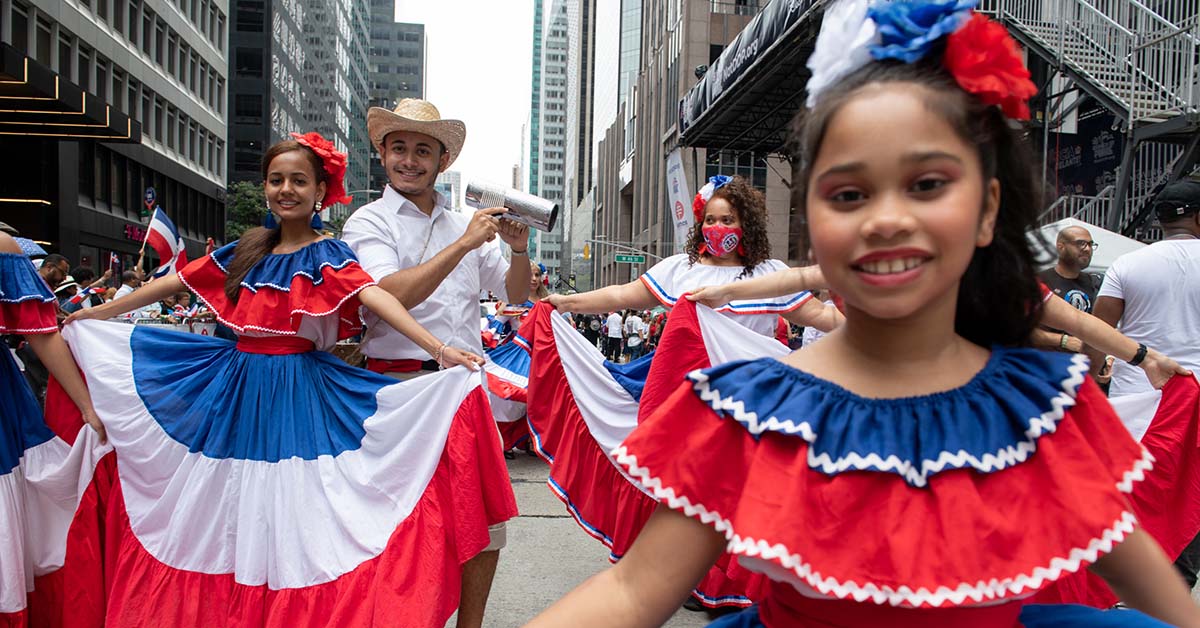 Le défilé national de la fête dominicaine célèbre « notre histoire, notre peuple »