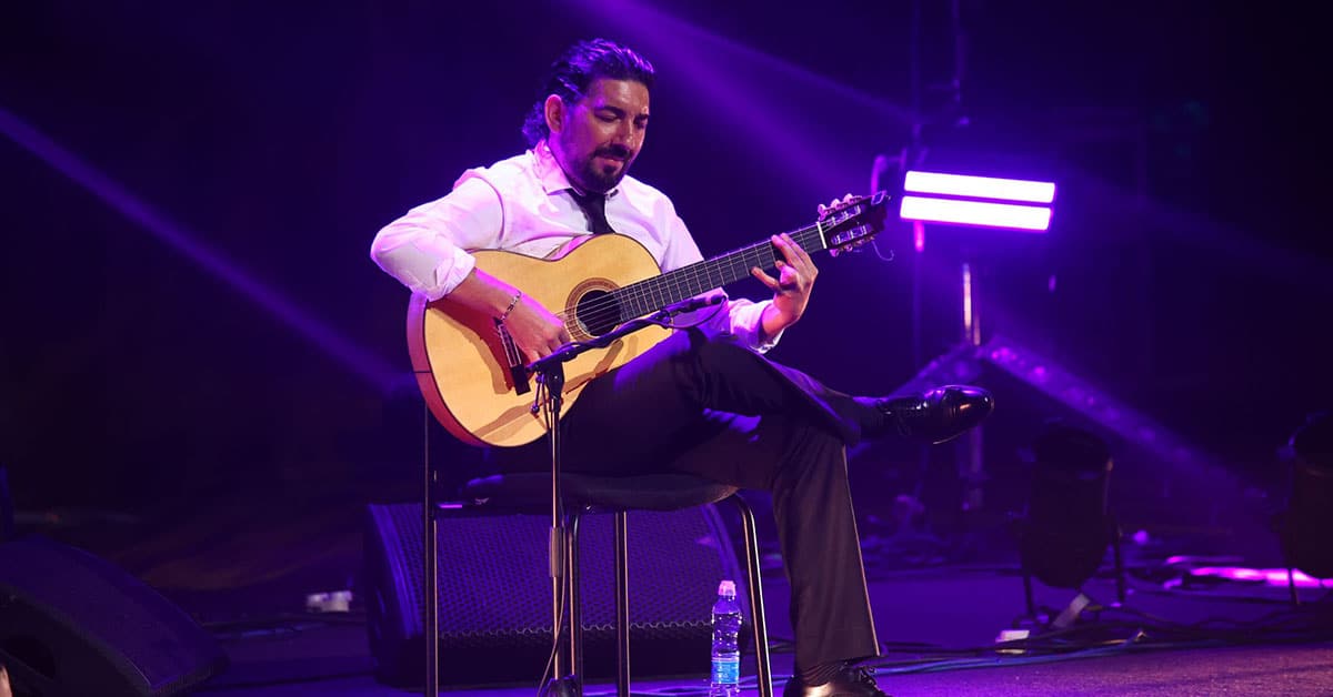 Антоніо Рей грає на гітарі фламенко для фестивалю фламенко в Нью-Йорку в Інституті Сервантеса