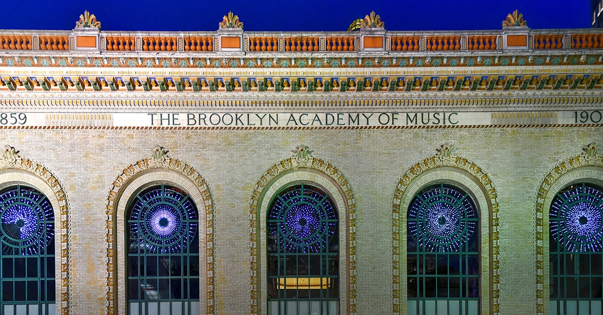 Die Brooklyn Academy of Music (BAM) ist Brooklyns Zentrum für darstellende Künste